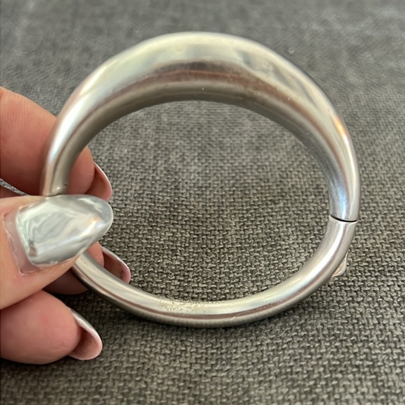 Kendra Scott Kaia Bangle Bracelet With Tags and Dust Bag - Picture 4 of 13